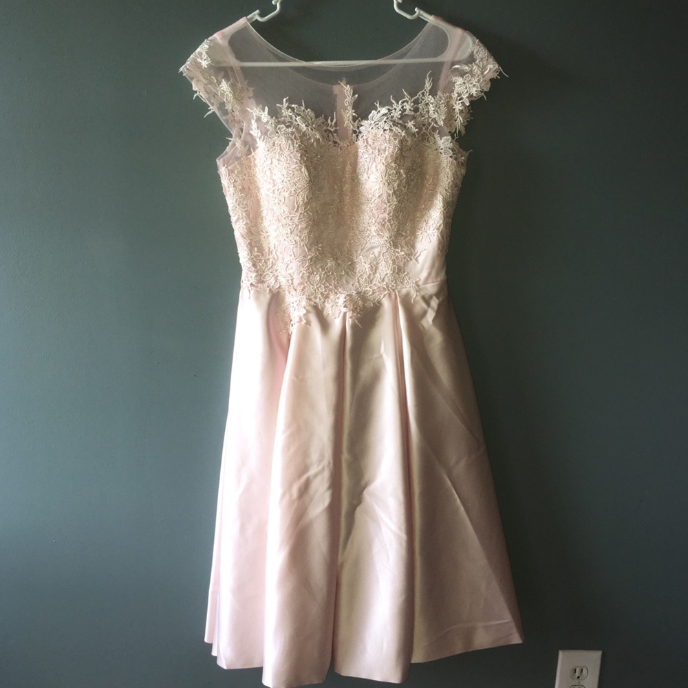 Cap Sleeve A-Line Scoop Appliques Lace Prom Dress